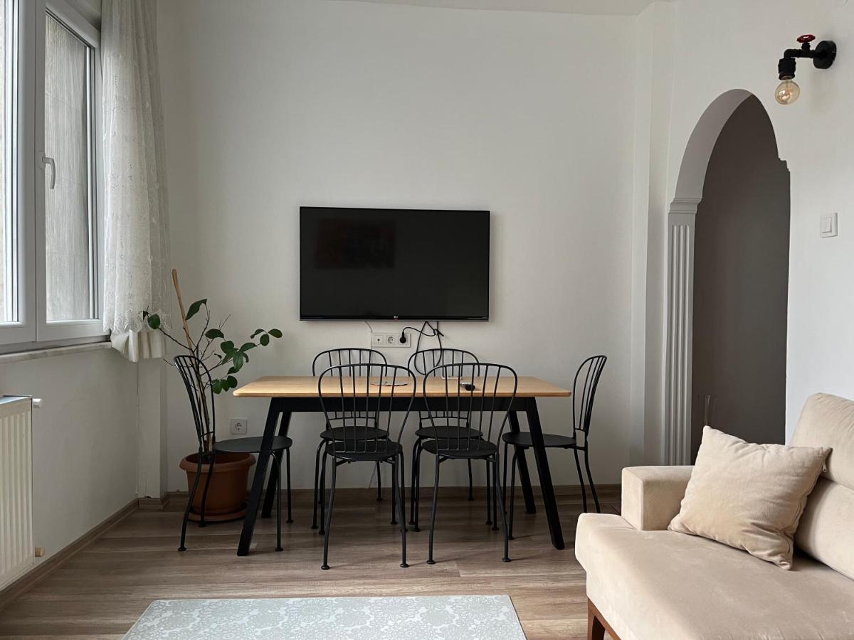 Apartamento Centrally Located, 2+1 House In Taksim, Cihangir Estambul Exterior foto