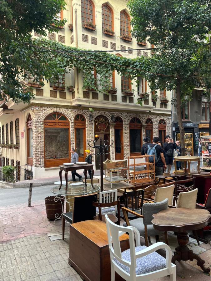 Apartamento Centrally Located, 2+1 House In Taksim, Cihangir Estambul Exterior foto