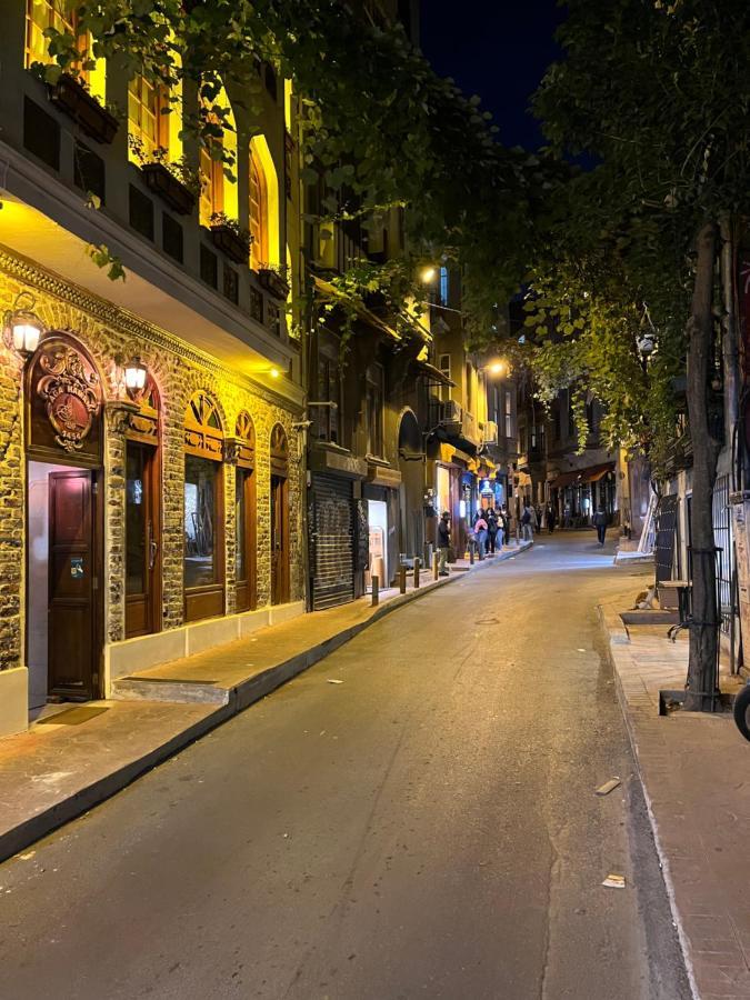 Apartamento Centrally Located, 2+1 House In Taksim, Cihangir Estambul Exterior foto