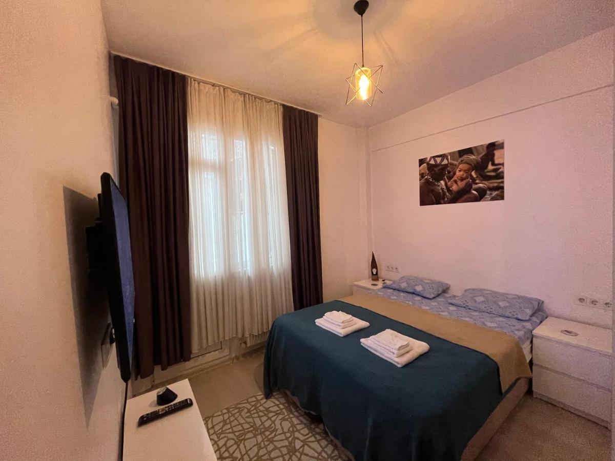 Apartamento Centrally Located, 2+1 House In Taksim, Cihangir Estambul Exterior foto