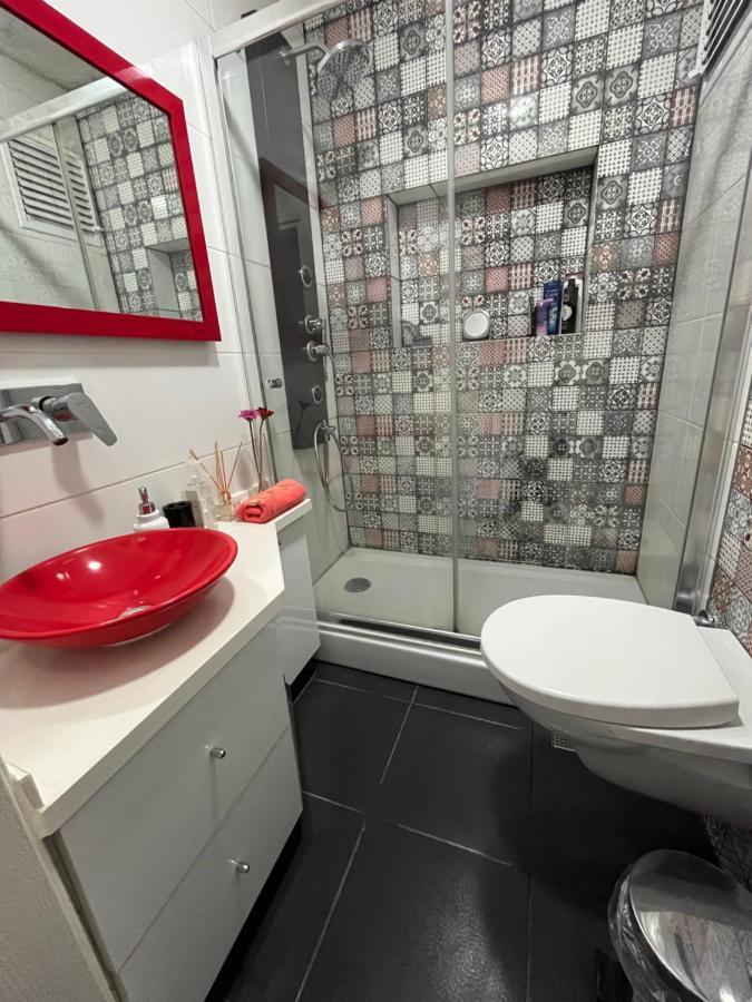 Apartamento Centrally Located, 2+1 House In Taksim, Cihangir Estambul Exterior foto