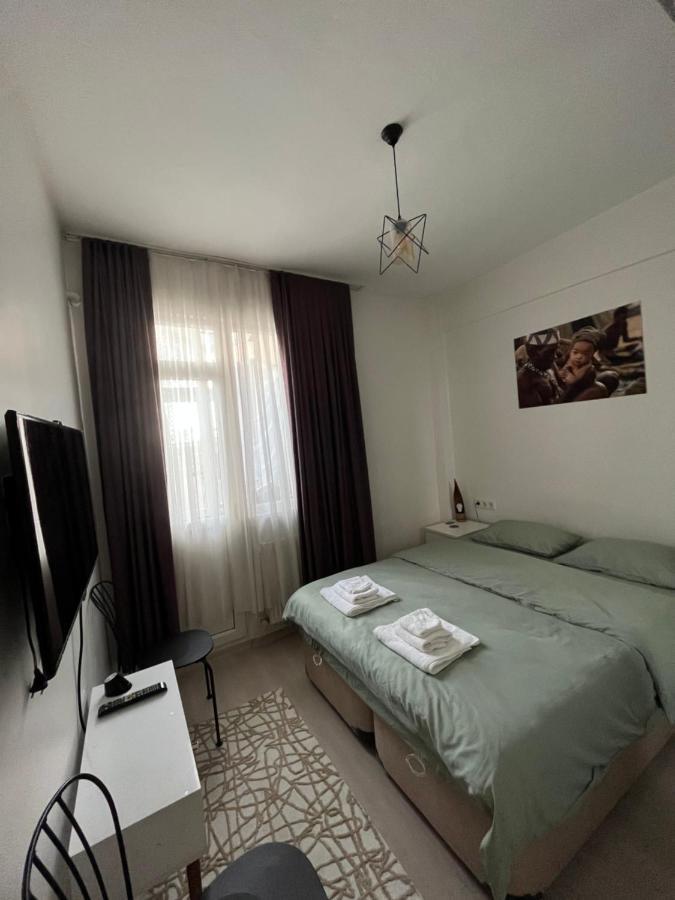 Apartamento Centrally Located, 2+1 House In Taksim, Cihangir Estambul Exterior foto
